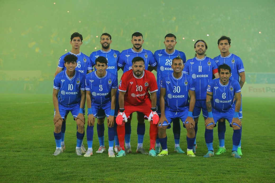 خبير تحكيمي يعطي سبباً واحداً لو فعلها لاعب نادي القوة الجوية لانتهت المباراة بفوز الصقور