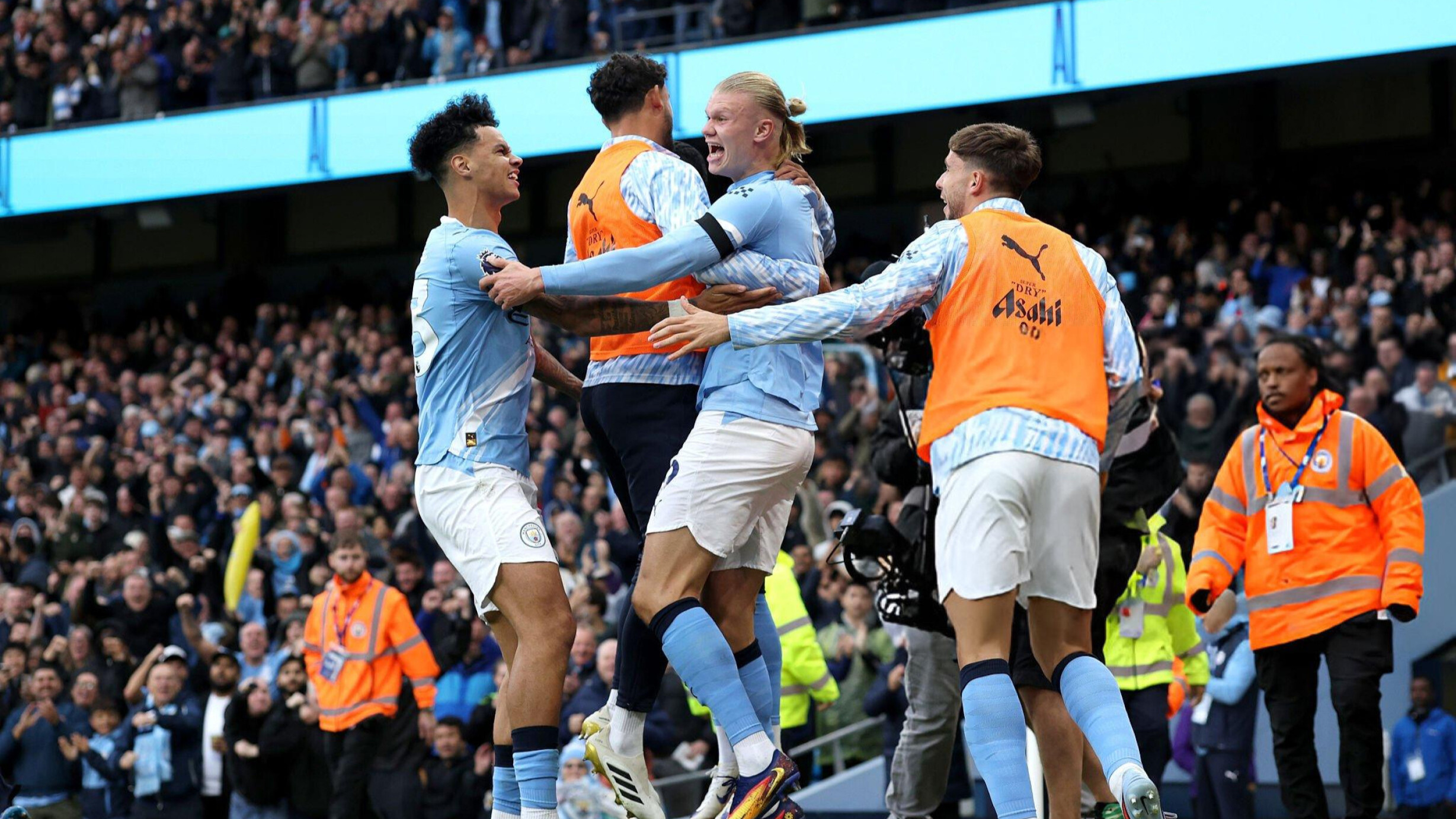 مانشستر سيتي يحسم الديربي بثلاثية نظيفة أمام يونايتد