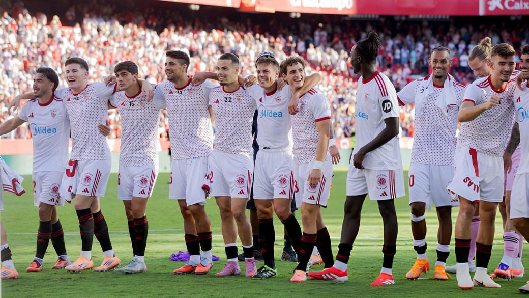 إشبيلية يُسقط برشلونة برباعية ثقيلة في الجولة السابعة من الدوري الإسباني