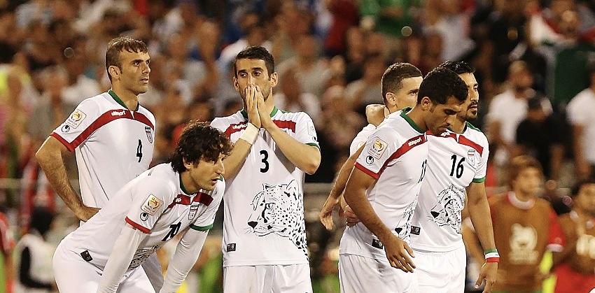 نجم الكرة الإيرانية السابق: أسوء أيام حياتي عشتها بعد مباراة العراق !