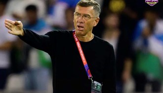 مدرب منتخبنا السابق يعتذر عن الاستمرار مع اوزبكستان