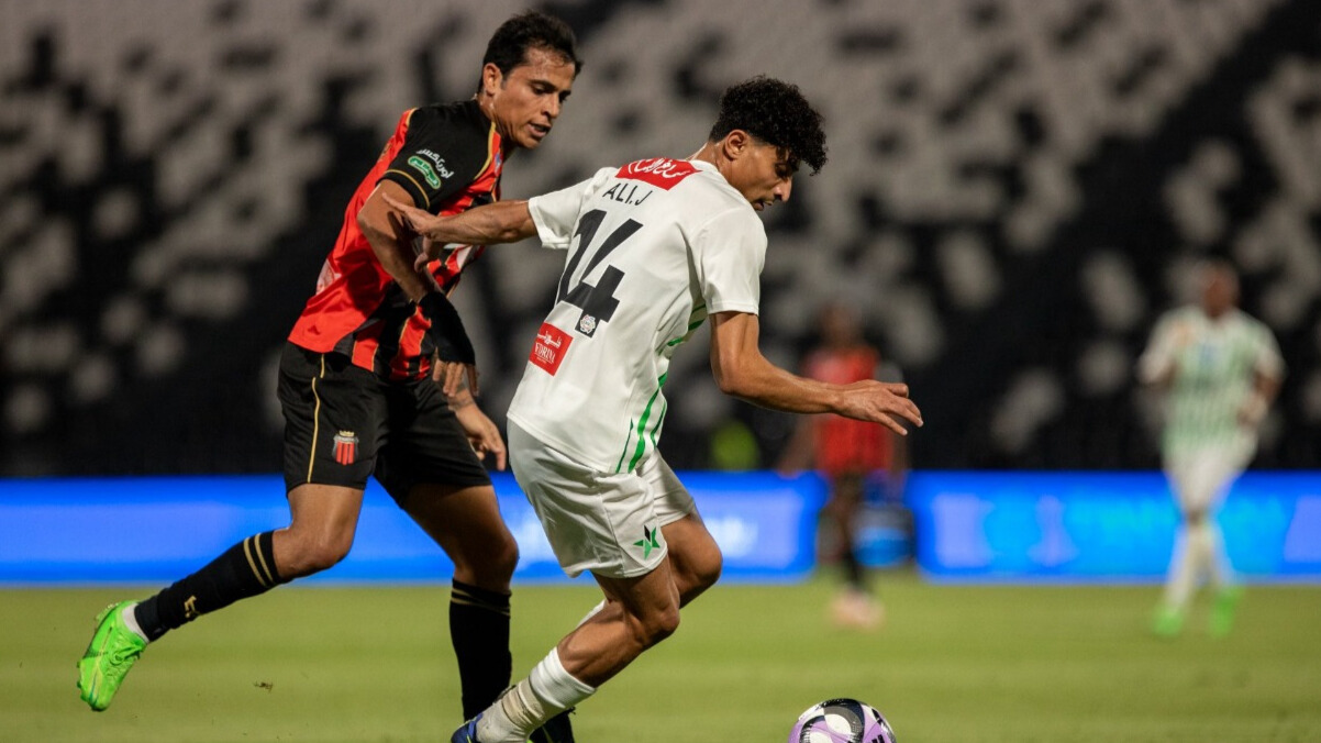 القمة العراقية تبتسم لإبراهيم بايش رغم الطرد أمام علي جاسم في دوري روشن