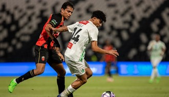 القمة العراقية تبتسم لإبراهيم بايش رغم الطرد أمام علي جاسم في دوري روشن