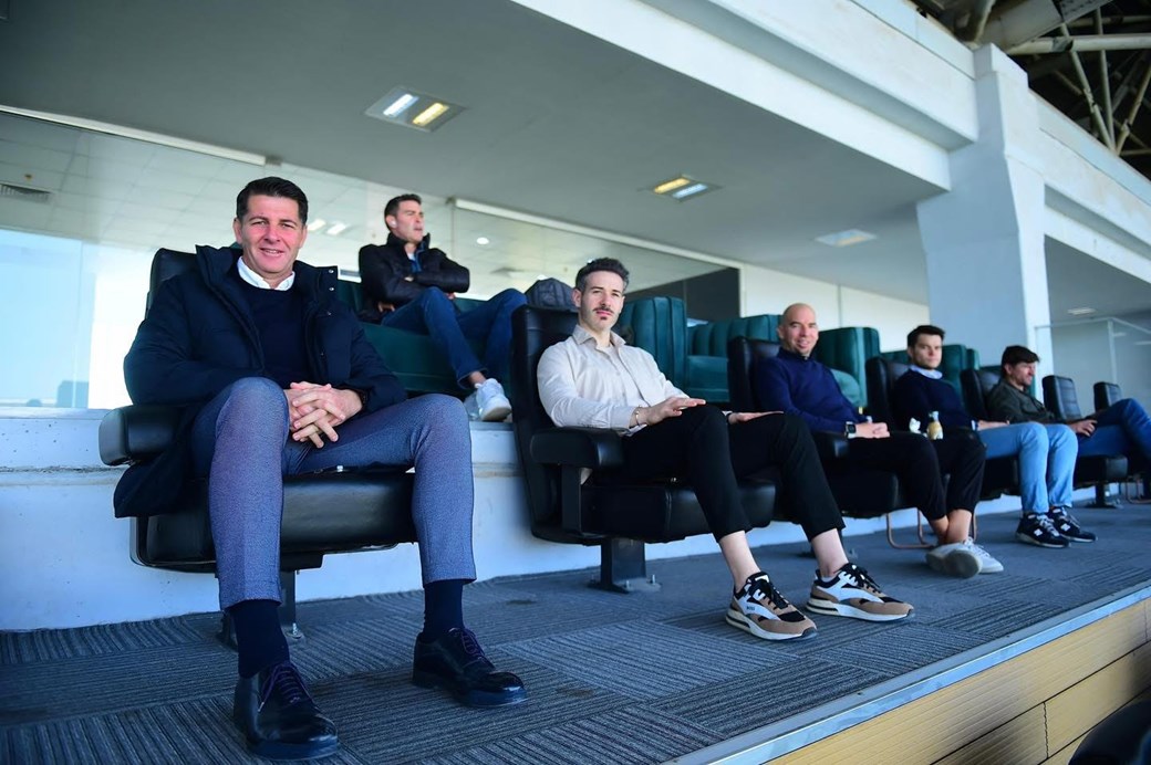 كاساس يحضر مباراة الكهرباء والميناء