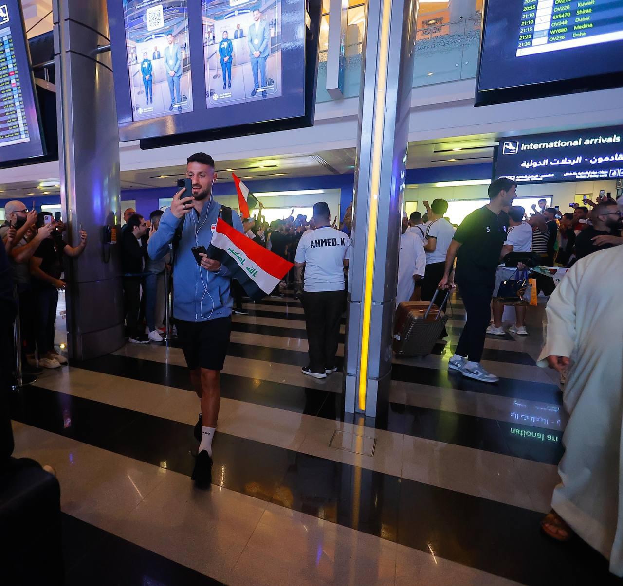 وسط استقبال جماهيري غفير منتخبنا يصل عمان