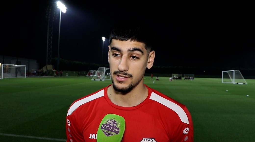 بالفيديو .. بلند حسن يدافع عن امه ويضرب مثلاً رائعاً في الالتزام ..