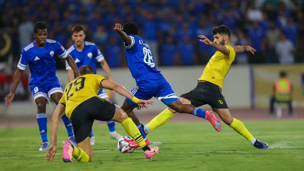 أربيل يواصل تألقه ويتغلب على الميناء بثلاثية في دوري نجوم العراق