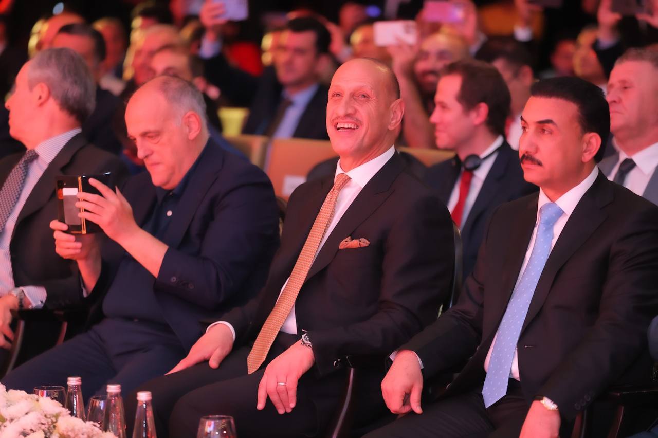 تيباس يفتتح مقر الليغا في بغداد ويتابع مباراة الديربي