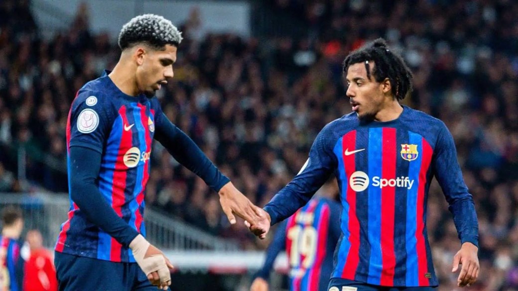 برشلونة يقرر بيع لاعبين بإستثناء واحد فقط لا يمكن المساس به