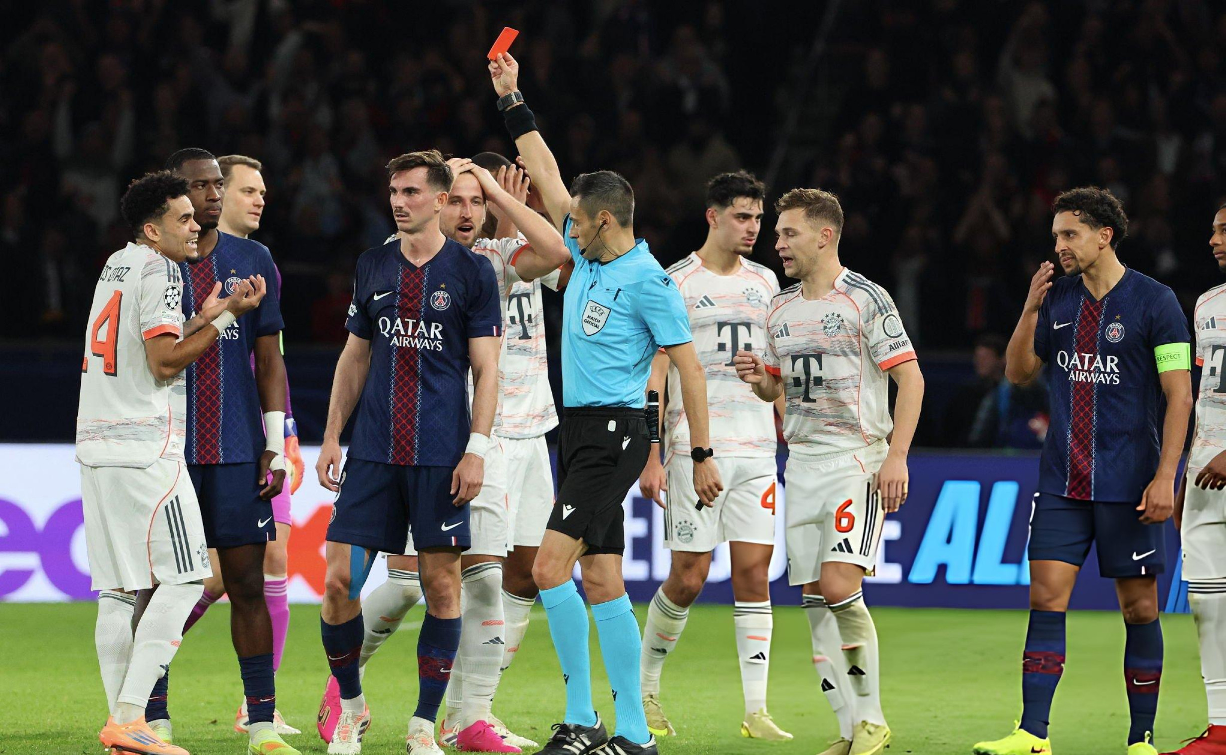 بايرن ميونخ يتفوّق على باريس سان جيرمان بثنائية رغم النقص العددي